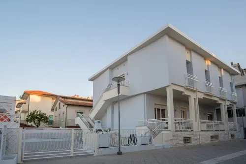 THE PORTICO ON THE SEA