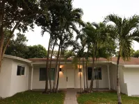 Villa Cristina in Miami Hotels in Golden Glades