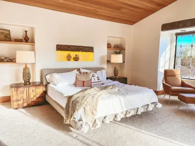 Luxury Exclusive Golf Community Hot Tub & Desert Views Pet-Friendly