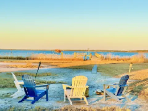Pet Friendly Delightful Waterfront Cottage on Hoopers Island, MD.