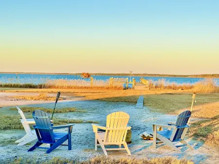Pet Friendly Delightful Waterfront Cottage on Hoopers Island, MD.