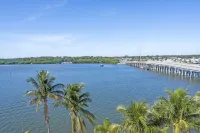 See dolphins from the balcony! Hot tub and pool. Renovated & fully equipped410