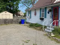 1 Bedroom house and yard w/ partial lakeview between Niagara Falls and Rochester