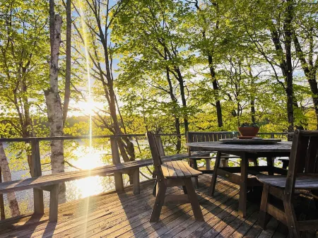 Spacious Lakefront Home, Large Deck, Sup, Firepit & Dock!