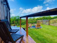 Loki Shepherds hut [ Graig Escapes ]