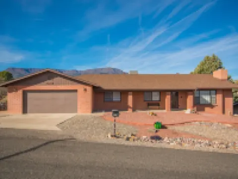 Mingus Mountain Vista: Views, Shopping, Relaxation. 20 Minutes to Sedona Hotels in Cottonwood-Verde Village