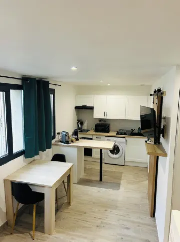 Charming downtown studio