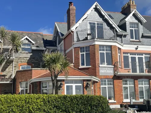 Large Victorian House for 12 Overlooking Woolacombe Beach. Hot Tub, BBQ, Parking Hotels in Woolacombe