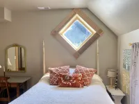 The GREAT CATSBY 4bd Queen Anne historic home, walk to town