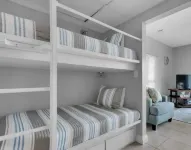 Dancing Dolphin! A walk to the beach! UNIT A