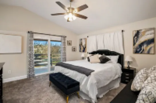 Modern home, Dog Agility Run, Game Room, Fire Pit & New Playground