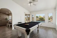 Luxury 3-br Home with Pool & Outdoor BBQ Area
