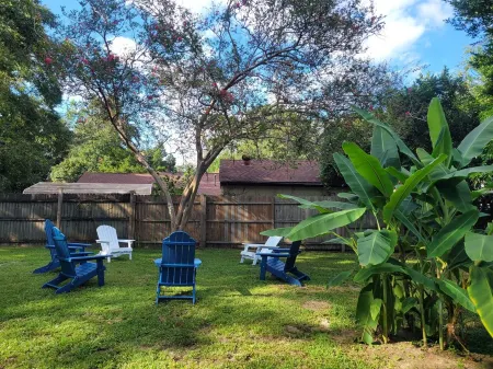 Sleeps 6 - Centrally Located to Mcrd PI & Downtown! Отели рядом с достопримечательностью «Spanish Moss Trail Train Depot»