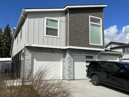 Modern Townhome- downtown Coeur d'Alene- minutes to waterfront restaurants shops