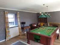 Home away from home, 3 bed cottage with hot tub and pool table