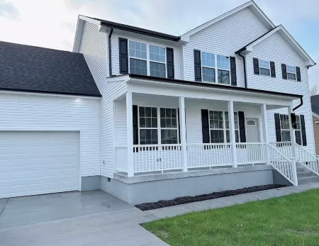 Charming 2800 sq.ft 4-bedroom home with AC and WiFi in Suffolk Отели рядом с достопримечательностью «Riddick's Folly House Museum»