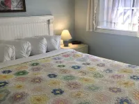 Magical Puget Sound Beachfront Cottage --Panoramic View +Kayaks, Hiking, Birds!