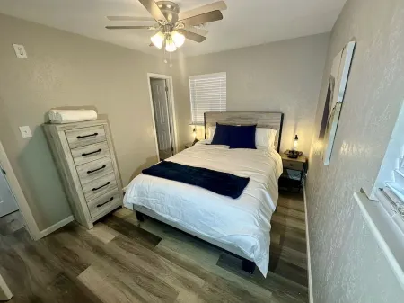 Close to Ft. Sill; Cozy 3 bedroom in quiet neighborhood; lots of amenities