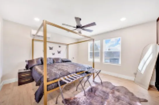 Bungalow /Hot tub /ping pong /Putt putt /corn hole /Jenga /connect 4/Checkers