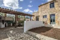 An oasis of tranquility, a Villa surrounded by greenery Hotel in zona Grotta delle colombe