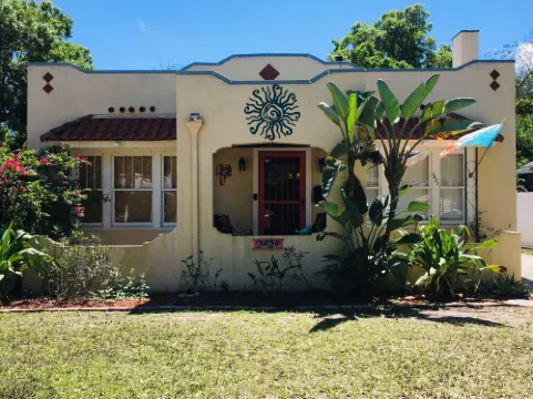 Close to Downtown, LECOM Field, AMI Beaches and more