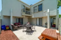 Welcome to our 3 bedroom 2.5 bath town house in the heart of Wellington Florida