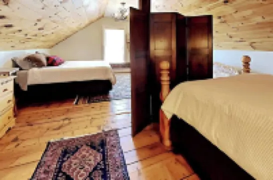 Spacious 2BR w/ large loft, Deck, great location