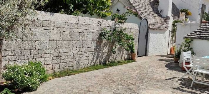 Trullo alleyway, central with private garden Hotel a Alberobello