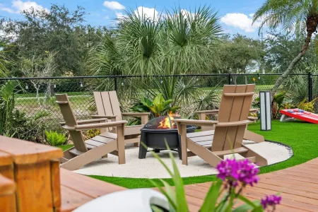 Super Lux House: 11BR Pool Jacuzzi Sauna Gym Games Отели в г. Мирамар