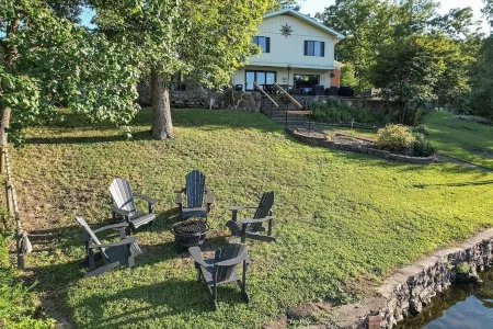 Ozarks waterfront home, private dock, boat slip, kayaks, paddle board!