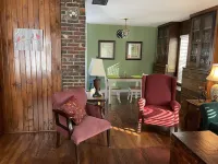Cottage type private house in quiet neighborhood