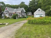 Barters Island Cottage on the Rock Hotels in Boothbay