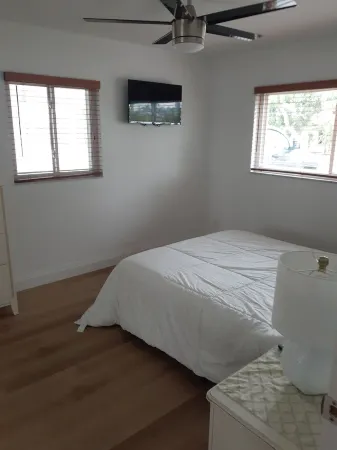 Cozy home in Matlacha on the water Отели в г. Matlacha