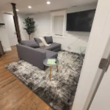 Cozy 2-bedroom apartment in welcoming Chicago in the Wicker Park area