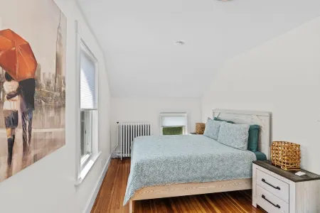 Private Beach House Retreat near Newport Отели в г. Мидлтаун