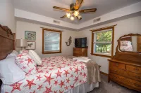 Waterfront Getaway: Kayaks, Paddle Board, Fishing!