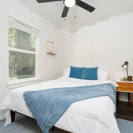 New Lovely Lockhart Home with a Lawn