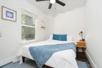 New Lovely Lockhart Home with a Lawn Hotels in Lockhart