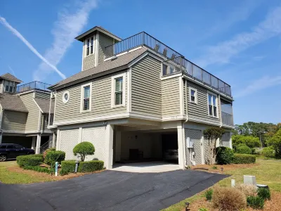 Harbor Breeze Hotels near Little River Neck Park