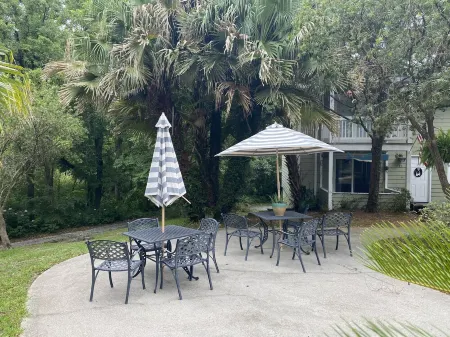 Britt's Creek Condo - the perfect location in Ocean Springs!