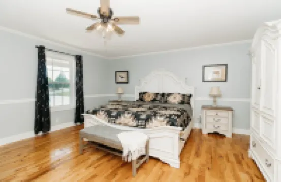 Red River Ranch Retreat- HOT TUB, Views, Pond- Near RRG