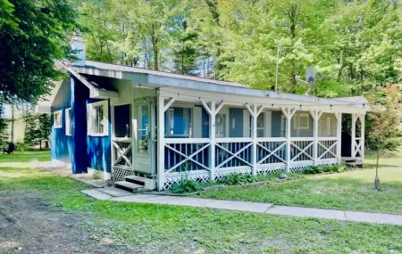 The David w/ Private Screened Porch & Fire Pit