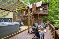 *NEW* Modern Rustic Cabin w/ AMAZING views! Hot Tub, 2 King Suites, Pet Friendly