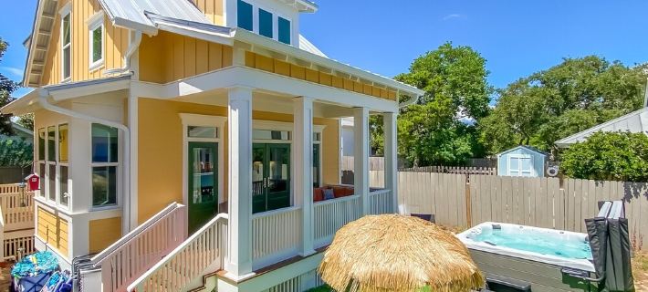 Gorgeous new beach cottage in fantastic location! Hotels in Destin