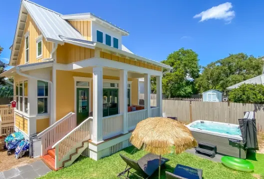 Gorgeous new beach cottage in fantastic location!