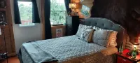 Apartment, Mountain View/Deck. Bikers Welcome, Mins to DT Eureka Springs. Hotels in 