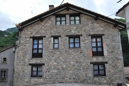Cottage (full rental) El Colladín for 9-10 people Отели в г. Tielve