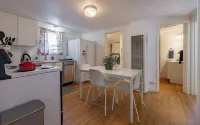 Just blocks from downtown! Cozy 2-bed, 1-bath home - sleeps 4.