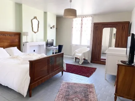 La Maison des Remparts - Gite Pour 8 Pers a Loches