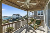 Spacious Home w/Ocean Views at Quiet end of Island